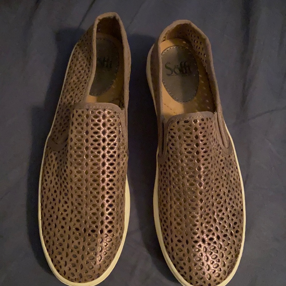Sofft Size 8.5 Slip On Sneaker